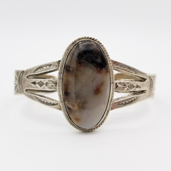 Old Pawn Jewelry - *75% OFF OPPORTUNITY* Small Silver Agate Oval Bracelet with Ribboned Silver - Sterling Silver