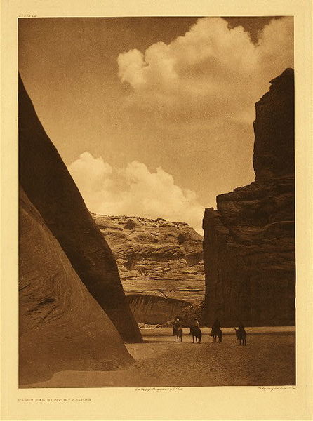 Edward S. Curtis - Plate 029 Canon del Muerto - Navaho border=