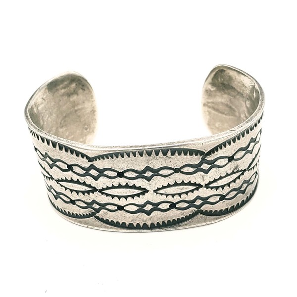 Old Pawn Jewelry - Bracelet: Vintage Navajo Small Stamped Silver Cuff border=