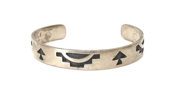 Old Pawn Jewelry - Bracelet: Sterling Silver w/ Design border=