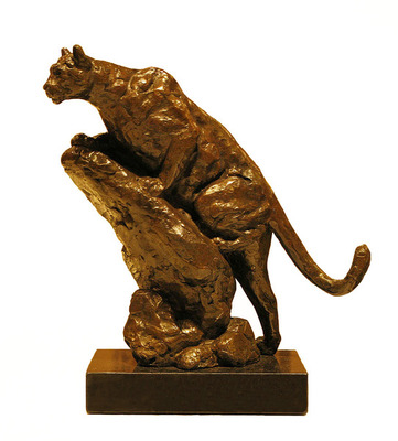  Title: Closing In (Cougar) , Size: 10 3/4